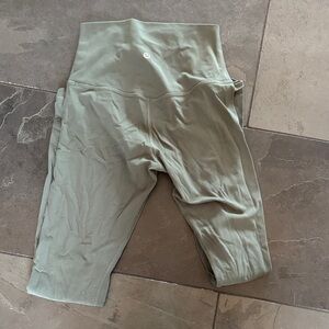 Lululemon Leggings size 4 no pilling